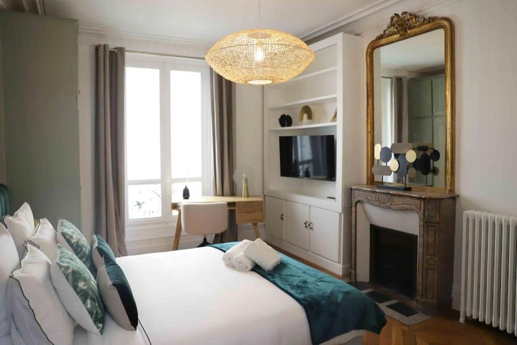 Charming 3 Bedroom Haussmannien In 17th Parijs